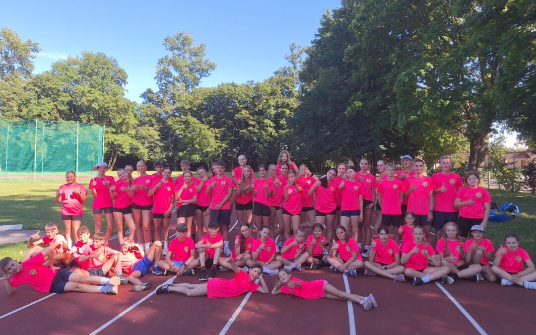 Letni obóz lekkoatletyczny w Pucku – tydzień pełen sportu, słońca i świetnej zabawy!